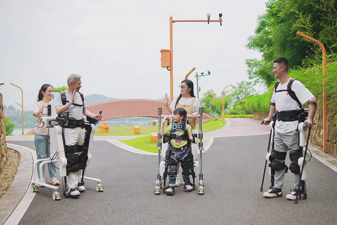 行走里程绕地球两圈！具身智能外骨骼研发商「程天科技」完成B轮融资！(图1)
